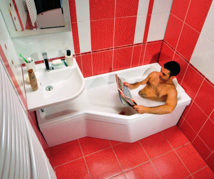 Маленькая ванная комната: душевые кабины в маленьких ваннах и маленькие ванны